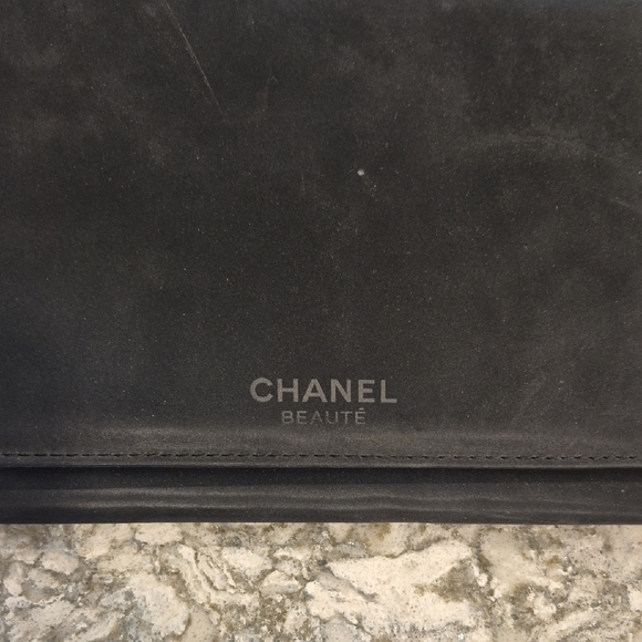 CHANEL Black Suede Makeup Brush Case With 3 Brushes - Picture 11 of 16